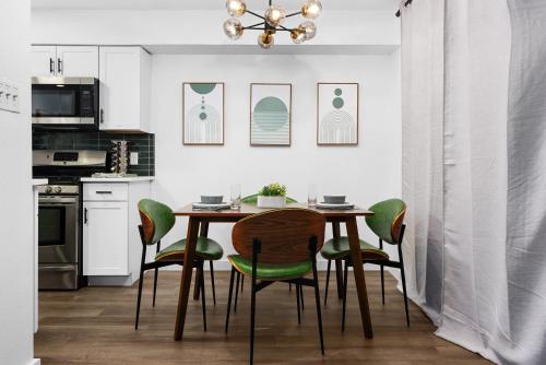 Downtown Austin - Workspace, Near SoCo 2BR in Austin, USA