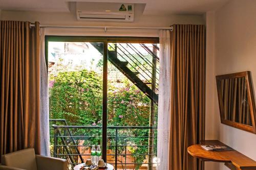 Superior Double or Twin Room with City View image 2