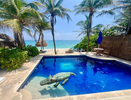 Casita Sunray Private pool and beach access, King beds in Akumal, Mexico