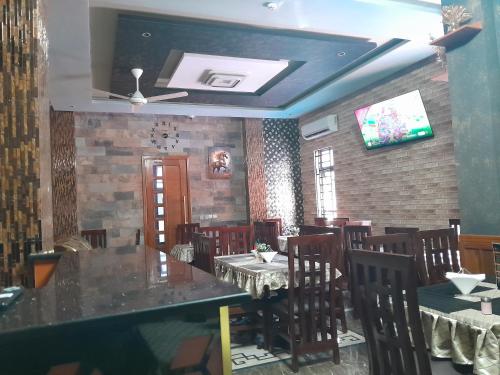 Ресторан, Mazola Diamond Hotel in Дар-ес-Салам