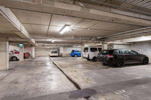 Warm and inviting - Free carpark - image 2