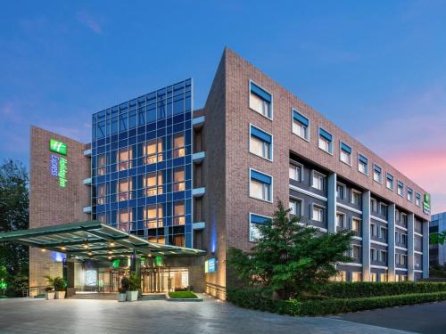Exterior view, Holiday Inn Express Shangdi Beijing By IHG in Shangdi Industrial Park/Xisanqi
