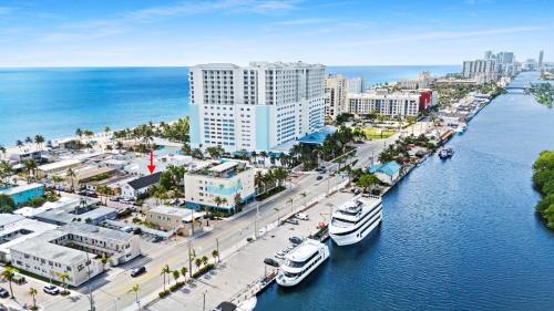Trendy LOFT apt Hollywood Beach Unit # 4 Room Type - One-Bedroom Apartment