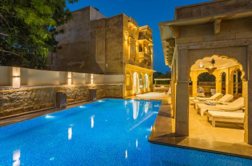 Úszómedence, The Gulaal Hotel near Sivatagi Kultúraközpont & Múzeum