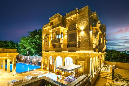 Úszómedence, The Gulaal Hotel near Sivatagi Kultúraközpont & Múzeum