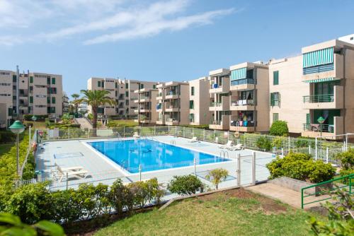 Central location - Walk to the beach, shops & dining 3