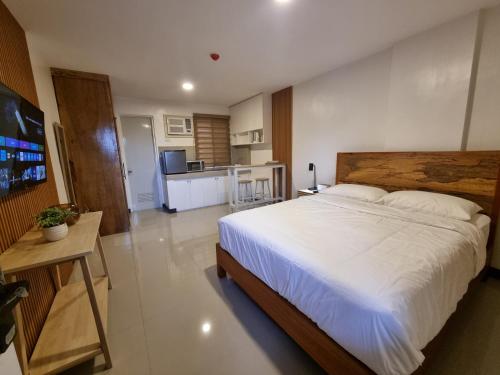 Flat 35, Unit F, Manila