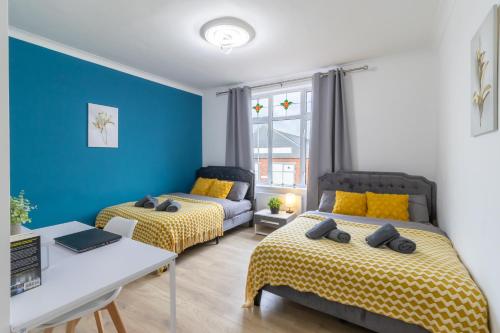 Open Mind Property - 4 Beds & Free Parking