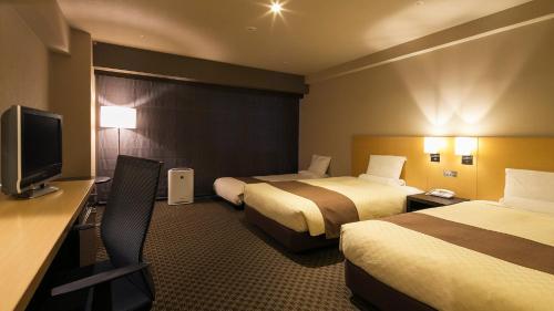 3 twin beds