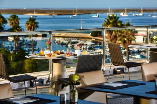 אוכל ומשקאות, Hotel Faro & Beach Club in פרו