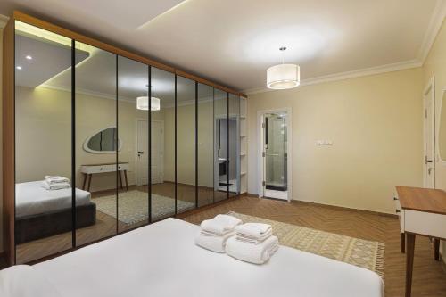 VESTA - Luxury Duplex APT - 4BR - Nasr City - image 4