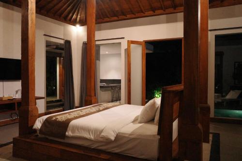 Villa with Private Pool image 4
