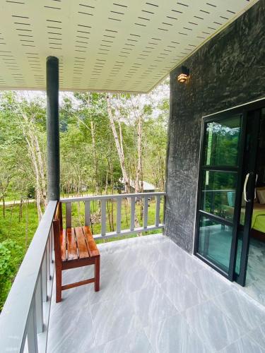 Ban Choeng Kao in Klong Hin Bay