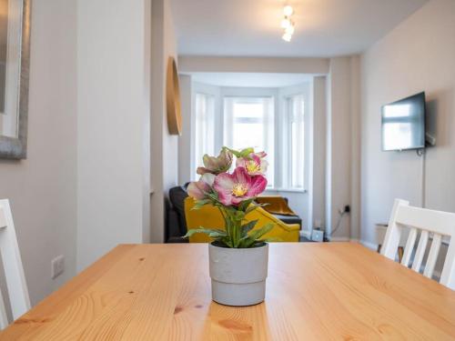 Cozy Townhouse, walking distance to Belfast City 3