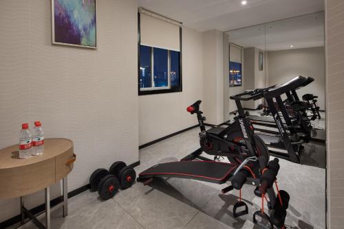 Anya Hotel -Next to Jiefang West Bar Street 2 minutes to the subway station free coffee free laundry free gym, huge windows Anya Hotel -Next to Jiefang West Bar Street 2 minutes to the subway station free coffee free laundry free gym, huge windows