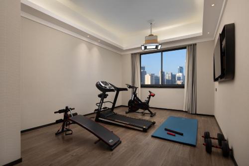 Anya Hotel -Next to Jiefang West Bar Street 2 minutes to the subway station free coffee free laundry free gym, huge windows Anya Hotel -Next to Jiefang West Bar Street 2 minutes to the subway station free coffee free laundry free gym, huge windows