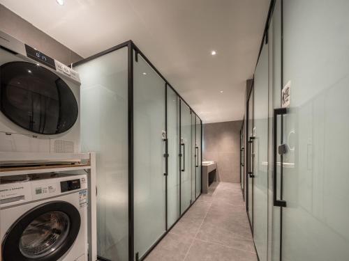 Denpa Inn - Nanjing West Road Metro Station