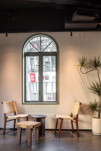 Denpa Inn - Nanjing West Road Metro Station