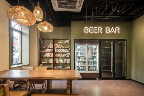 Denpa Inn - Nanjing West Road Metro Station