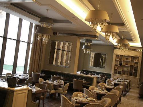 Morrian Hotel - image 8