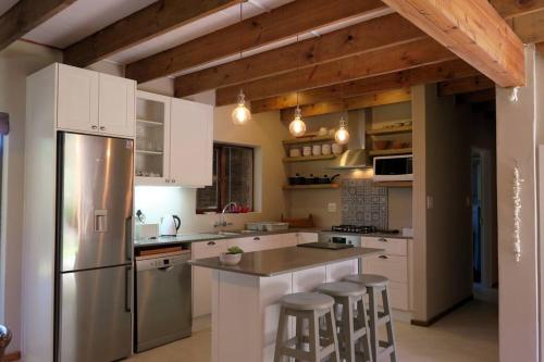Hidden gem in bush 350m from main beach, Bettyʼs Bay (foto 8)
