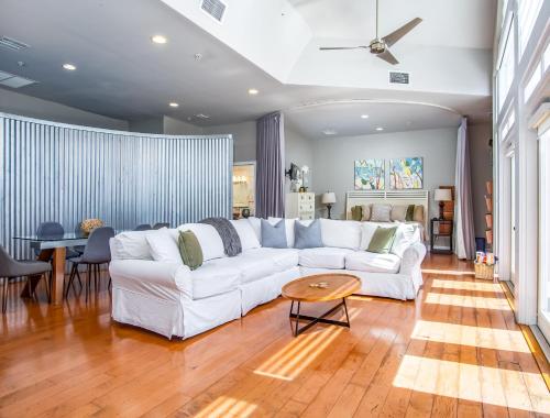 Rooftop Penthouse - image 4