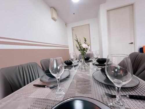 PJ cozy grand design home 1-10 pax 5 min to Sunway PJ cozy grand design home 1-10 pax 5 min to Sunway