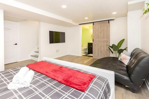 Cozy Modern 4BR Home with Sunny Patio