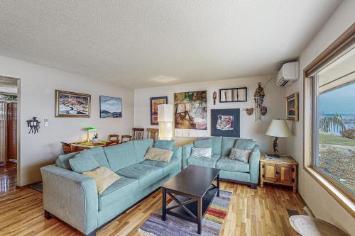 Waterfront Gem with Furnished Patio! Columbia Vista in 里奇蘭市中心