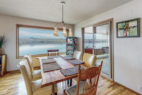 Waterfront Gem with Furnished Patio! Columbia Vista in 里奇蘭市中心