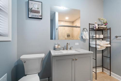 Chic & Spacious 3-Bedroom Condo-Just 10 Minutes from Downtown Chicago in Chicago, USA