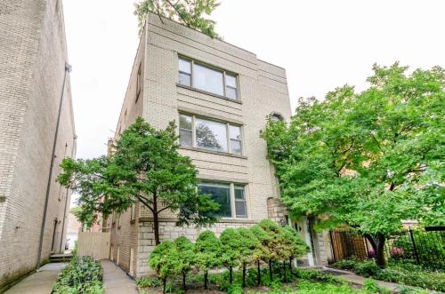 Chic & Spacious 3-Bedroom Condo-Just 10 Minutes from Downtown Chicago in Chicago, USA