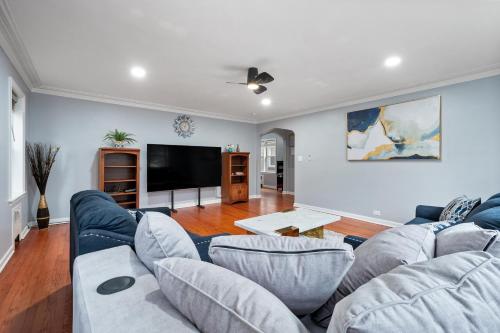 Chic & Spacious 3-Bedroom Condo-Just 10 Minutes from Downtown Chicago in Chicago, USA
