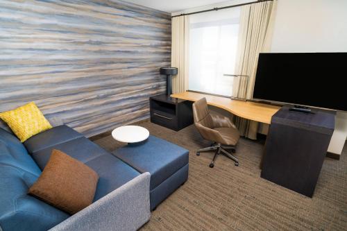 King Studio Suite with Sofa Bed