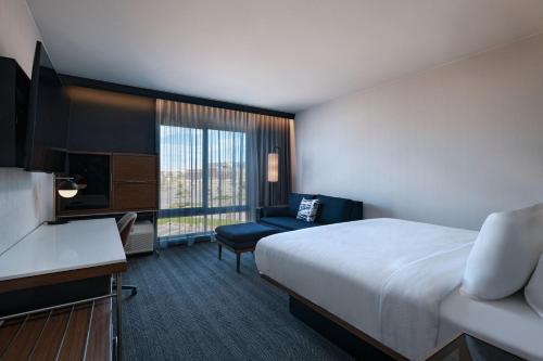 King Room with Sofa Bed room in Courtyard by Marriott Colorado Springs North Air Force Academy
