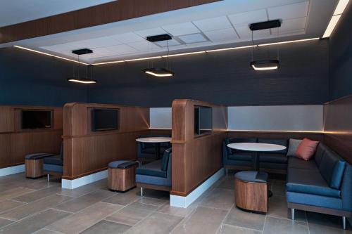 Courtyard by Marriott Colorado Springs North Air Force Academy - image 4