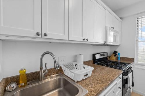 St Louis Gem Cozy 1BR with Balcony & Top Amenities in Richmond Heights, USA