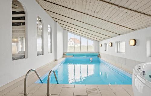 泳池, Awesome Home In Thisted With Sauna in 齐斯泰兹