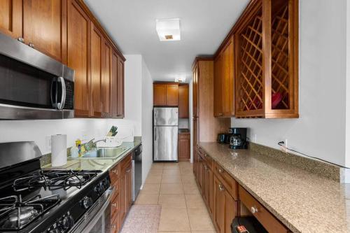Discover St Louis Modern 3BR with Top Amenities in Richmond Heights, USA