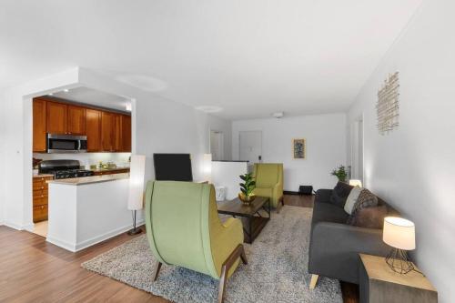 Discover St Louis Modern 3BR with Top Amenities in Richmond Heights, USA