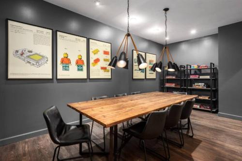 Discover St Louis Modern 3BR with Top Amenities in Richmond Heights, USA