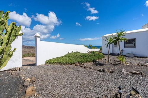 Apartment - Coastal Comfort with Outdoor Lounge - wifi in Los Cocoteros