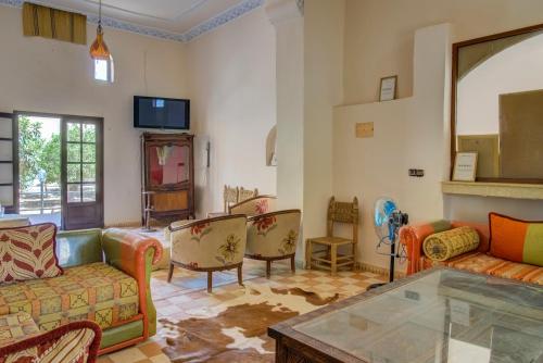 Riad Elaissi Riad Elaissi