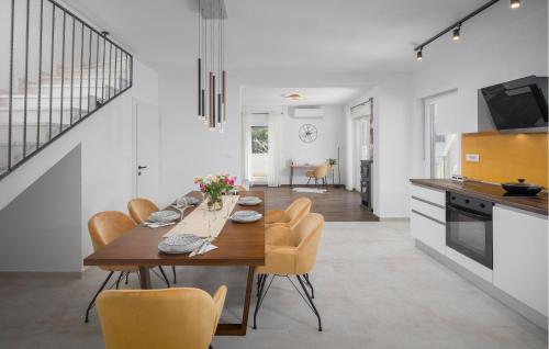 virtuve, Amazing Home In Jural in Mrgani