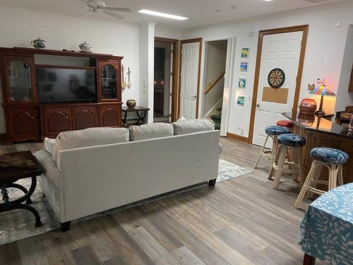 Beautiful Lakeside suite with private entrance