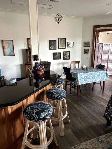 Beautiful Lakeside suite with private entrance