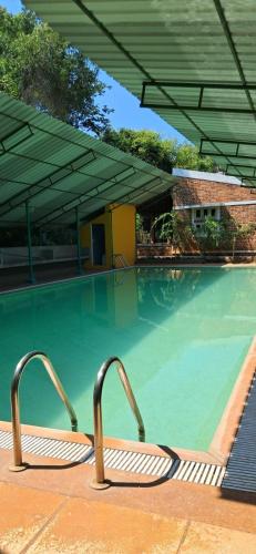 Inn Pondiville Forest Retreat