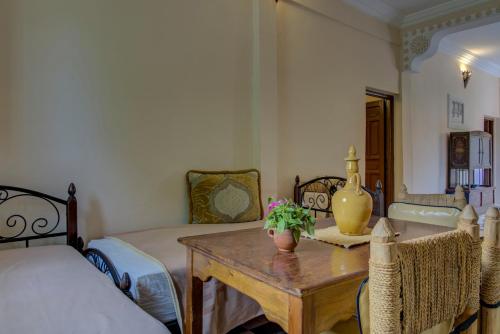 Riad Elaissi Riad Elaissi