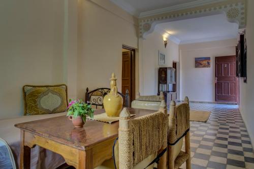 Riad Elaissi Riad Elaissi