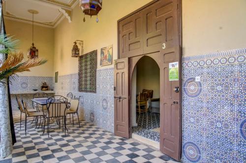 Riad Elaissi Riad Elaissi